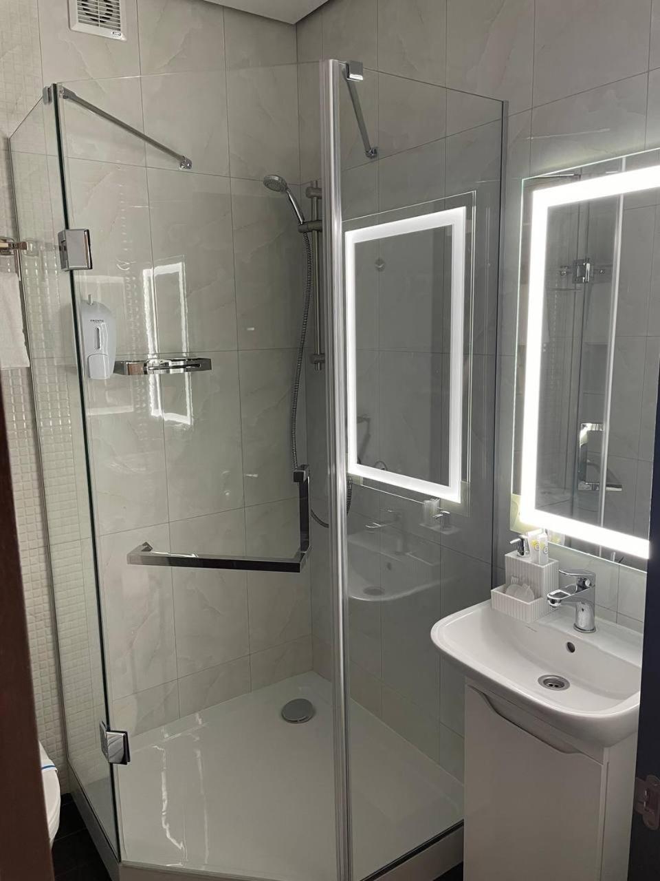 לוצק Space Apart Hotel מראה חיצוני תמונה